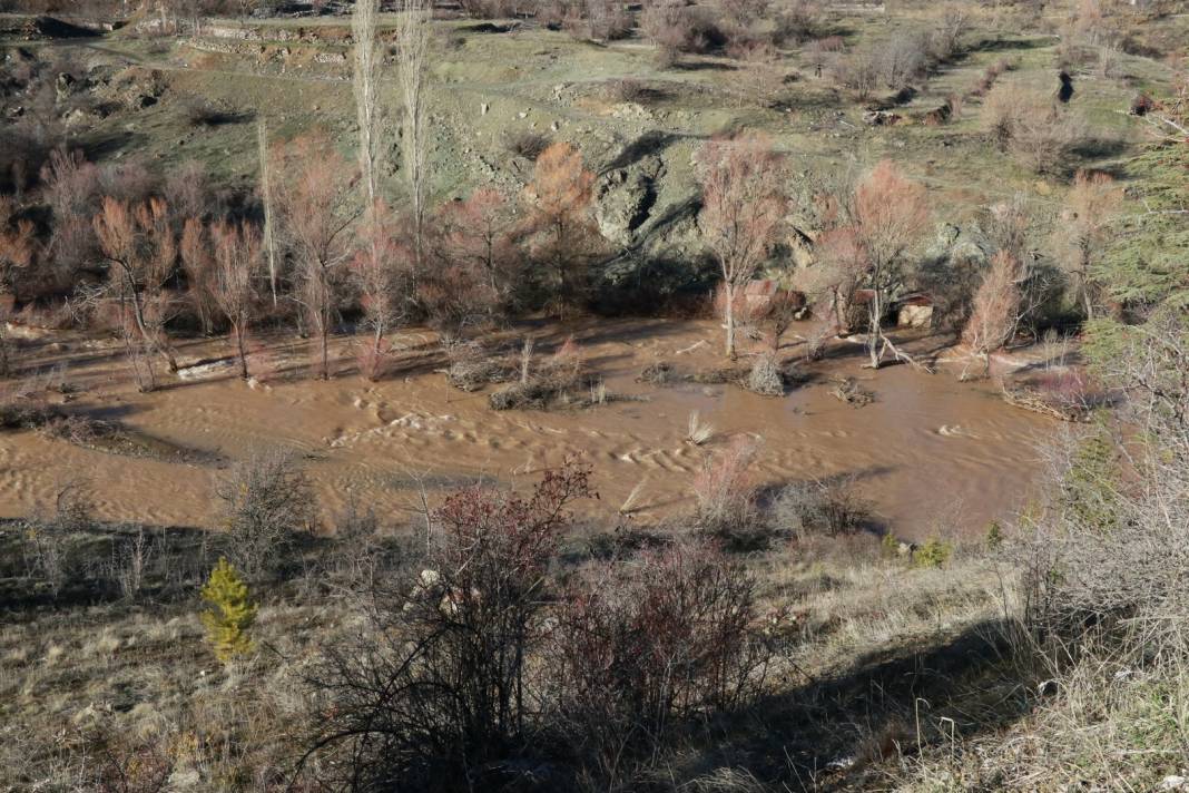 Hadim’de kar suları taşkına dönüştü, Göksu taştı! 3